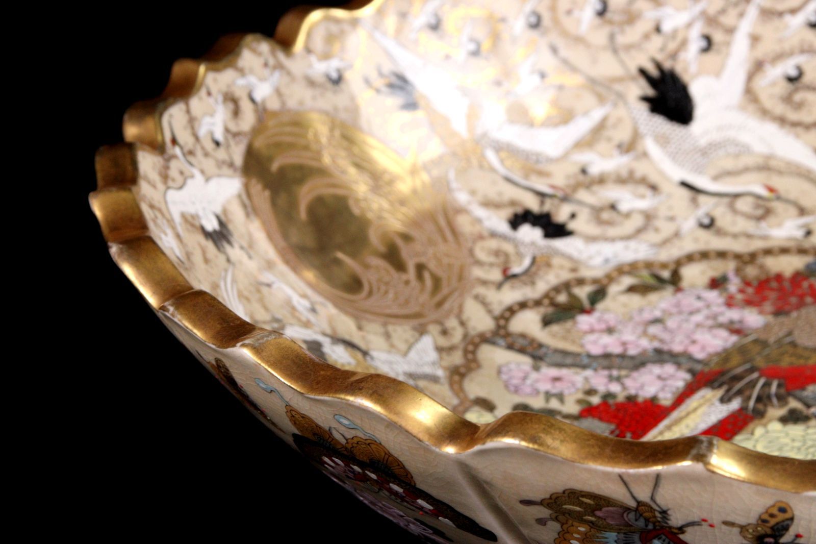 薩摩焼 白薩摩金欄手染錦群鶴花鳥図花瓶 飾壷　骨董 薩摩焼 白薩摩金欄手染錦群鶴花鳥図花瓶 飾壷 骨董