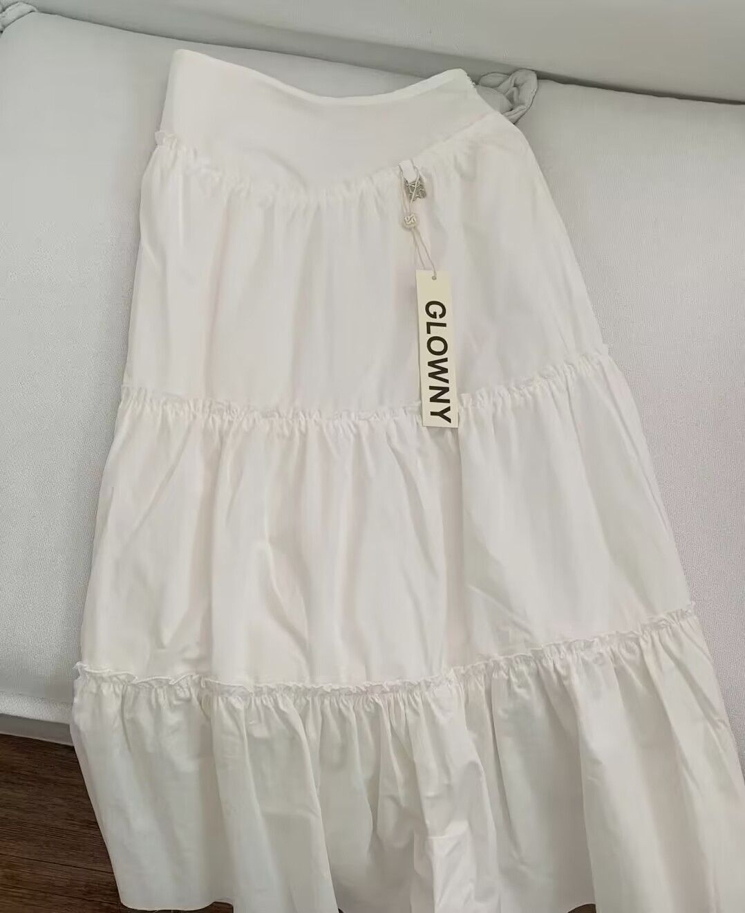 新品 韓国 　GLOWNY ティアードスカート Jennie着用 ホワイト