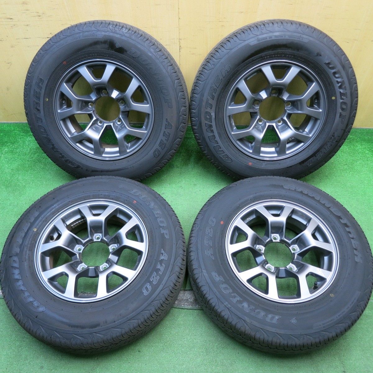 【バリ溝】24年製低走行195/80R15ジムニーシエラダンロップ DUNLOP 【2024年製 バリ溝】ダンロップ グラントレック AT20 195