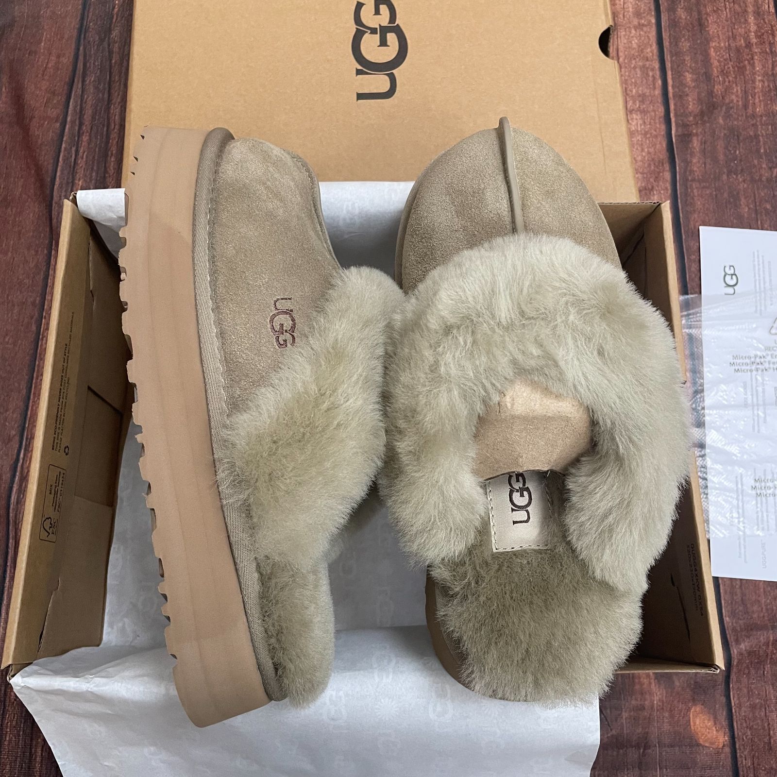 人気極美品 UGG アグ レディース ムートン スリッパ 厚底 サンダル 箱 ...