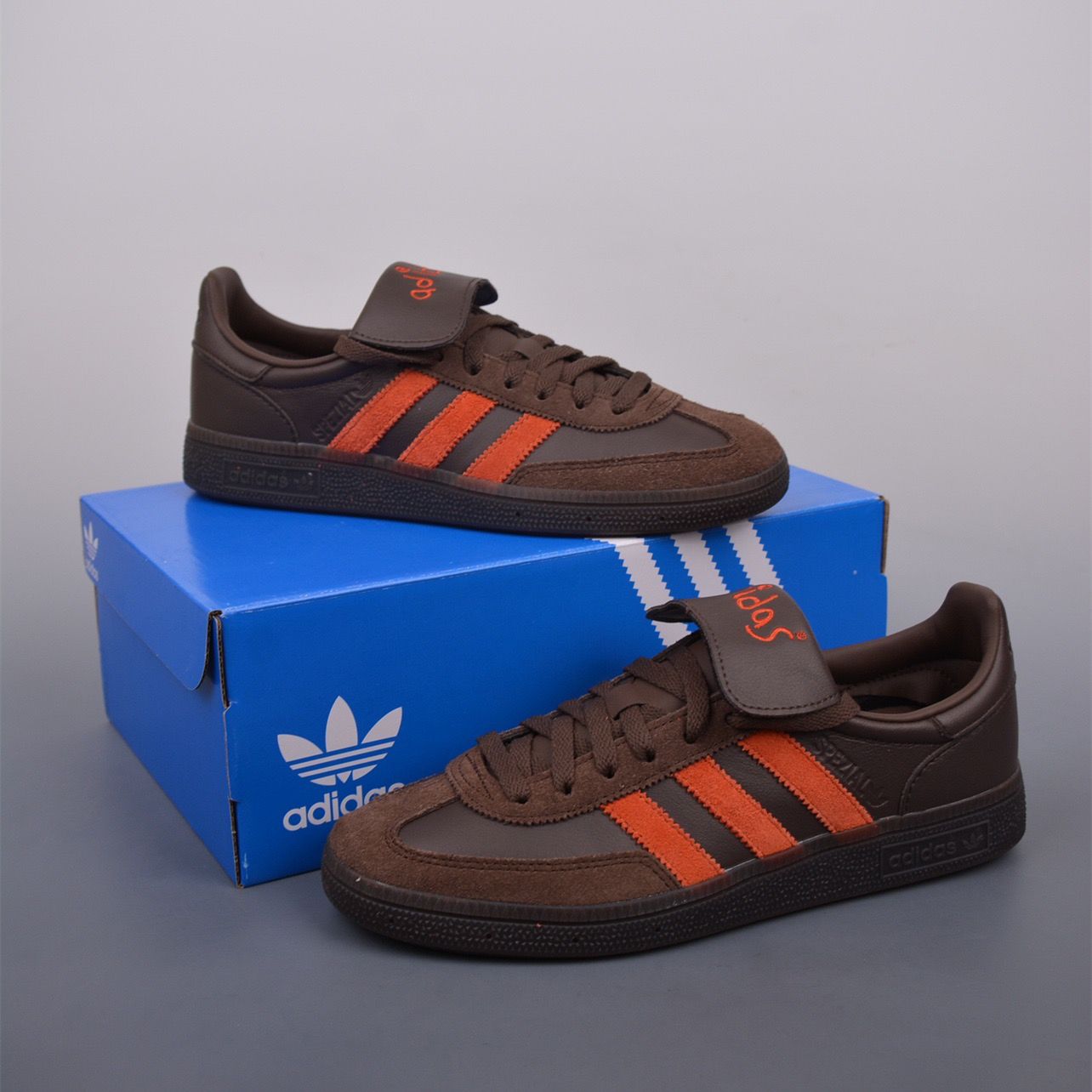 新品 Adidas OG HANDBALL SPEZIAL SHUKYU BROWN カップルシューズ メンズ/レディース 男女兼用 22cm-28cm スニーカー