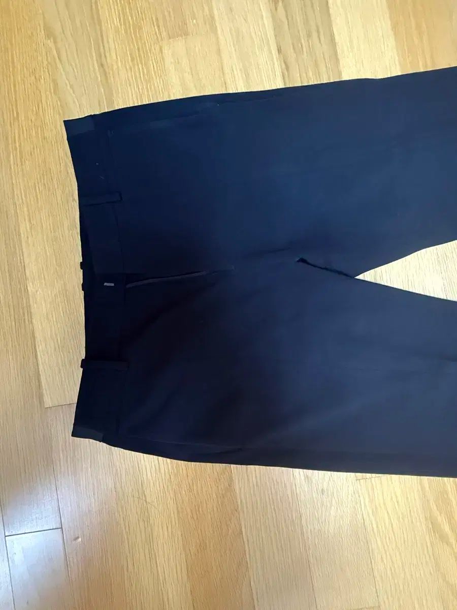 メンズ ブラックパンツ