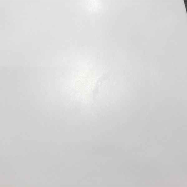 プラス ホワイト