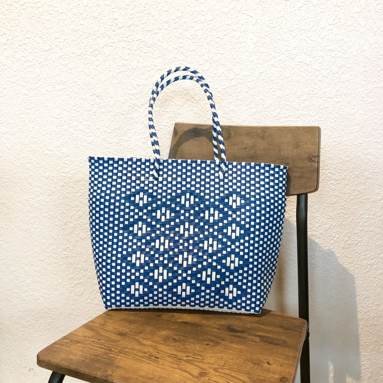 【新品】メキシコ産 オアハカ 青 メルカドバッグ ブルーフリフリチャーム付かごS メルカドバッグS（ブルー） | te to te． おやつと子どもの日用品店