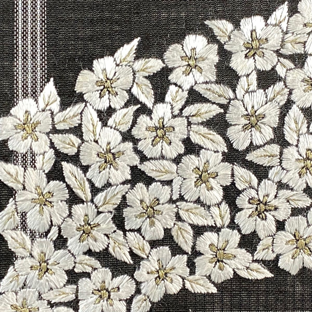 名古屋帯 秀品 夏帯 草花 縞 刺繍 金銀糸 黒灰 正絹