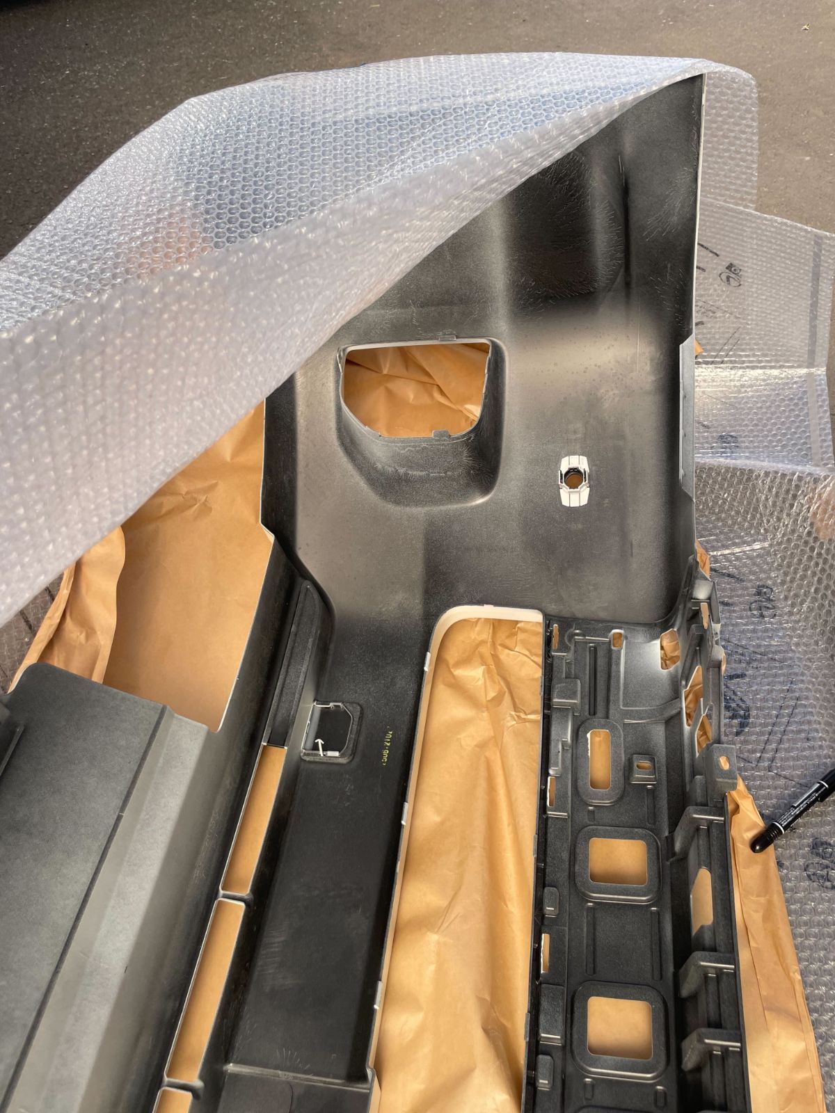 目立った傷汚れ無し 新古車外し