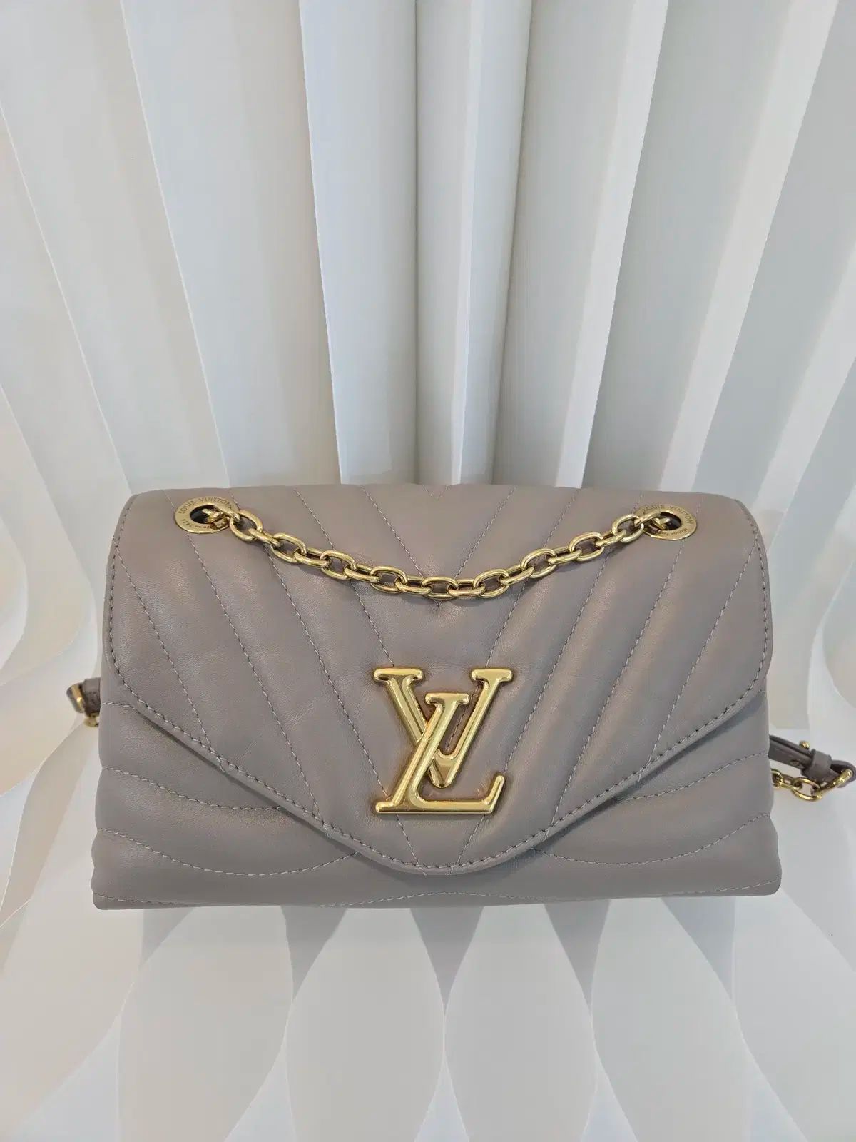 Louis Vuitton ルイヴィトン ニュー ウェーブ チェーンバッグ