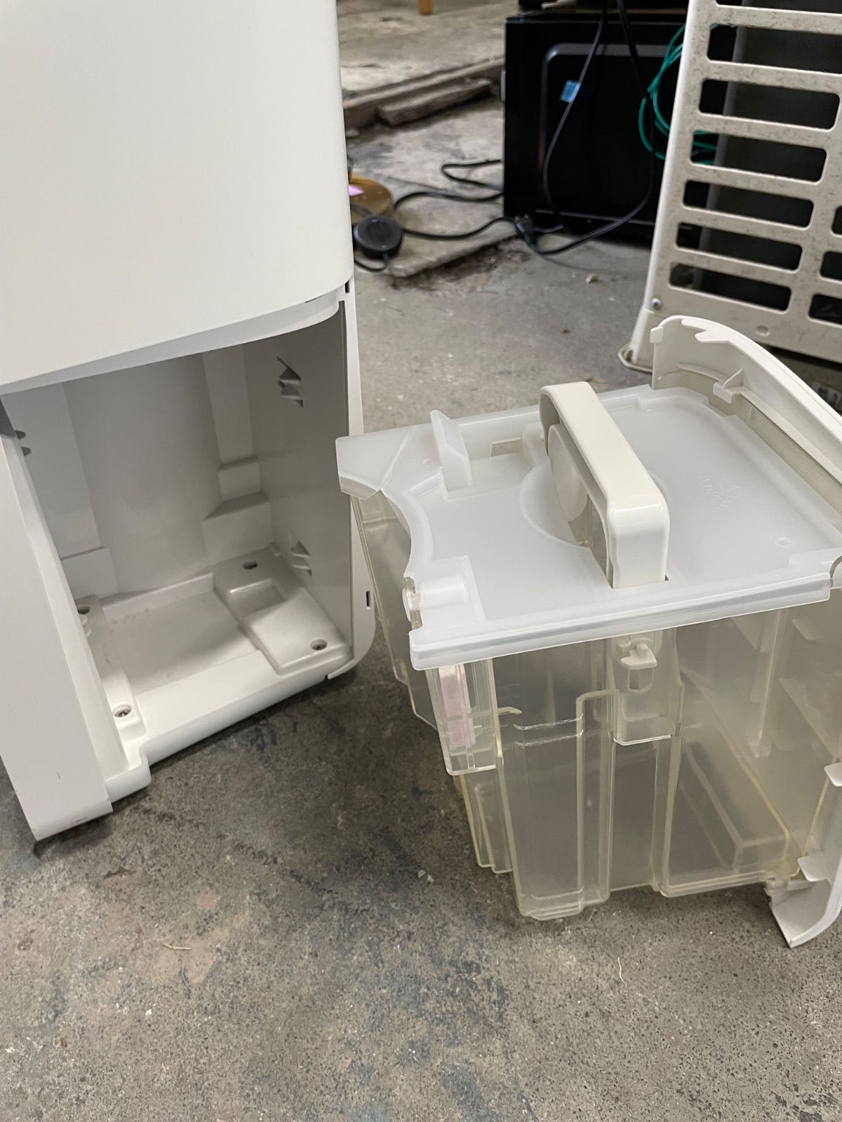 CV-J71-W シャープ 除湿機 衣類乾燥 プラズマクラスター 2020年製 