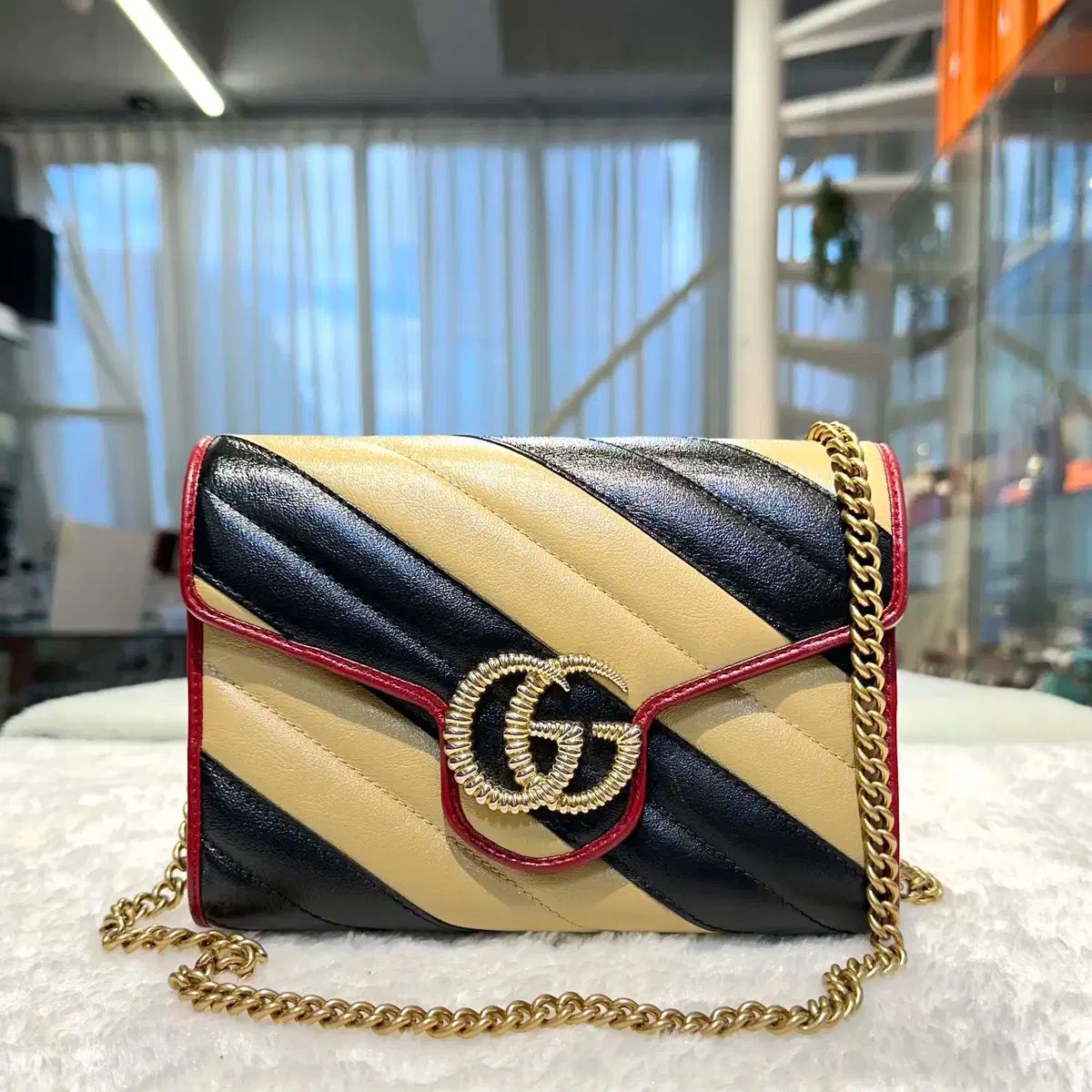 GUCCI グッチ GG マーモント チェーン クロスバッグ ベージュ|ブラック 573807 ー E112607