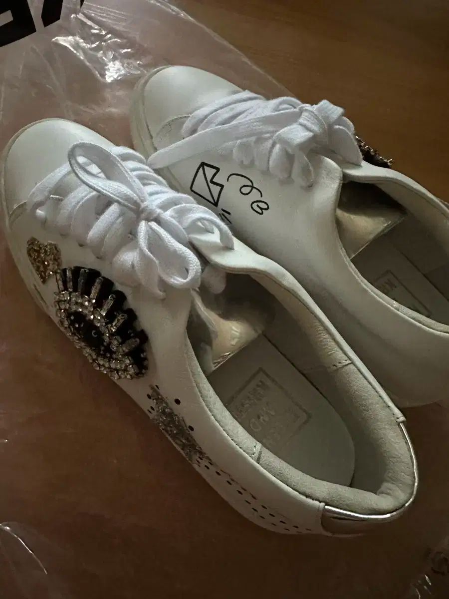 ヘレナ＆クリスティ 240 スニーカー スニーカーズ 出品
