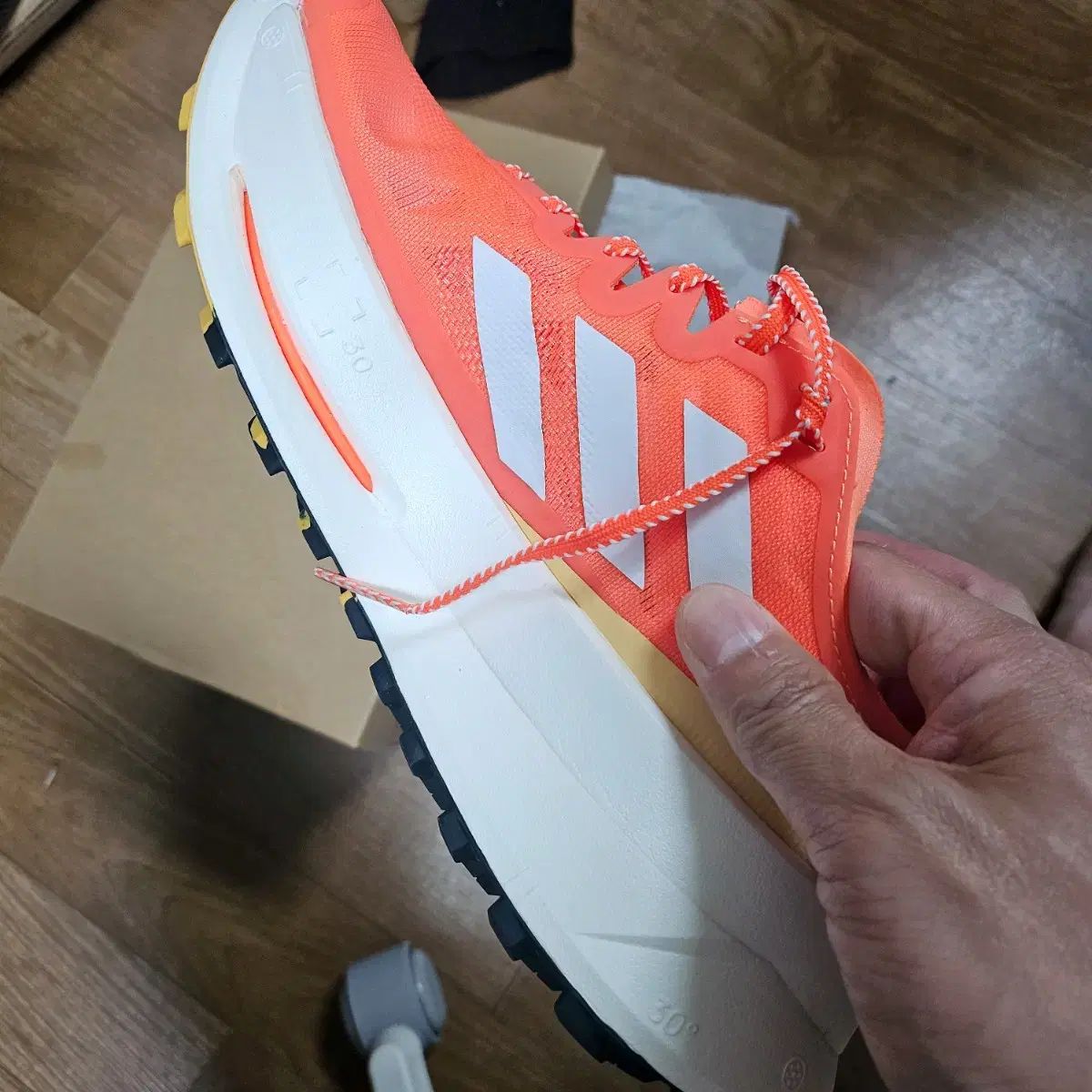 adidas アディダス