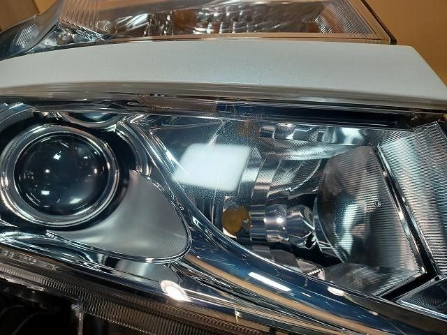 コーティング済 エルグランド TE52 右ヘッドランプ・ヘッドライト 250