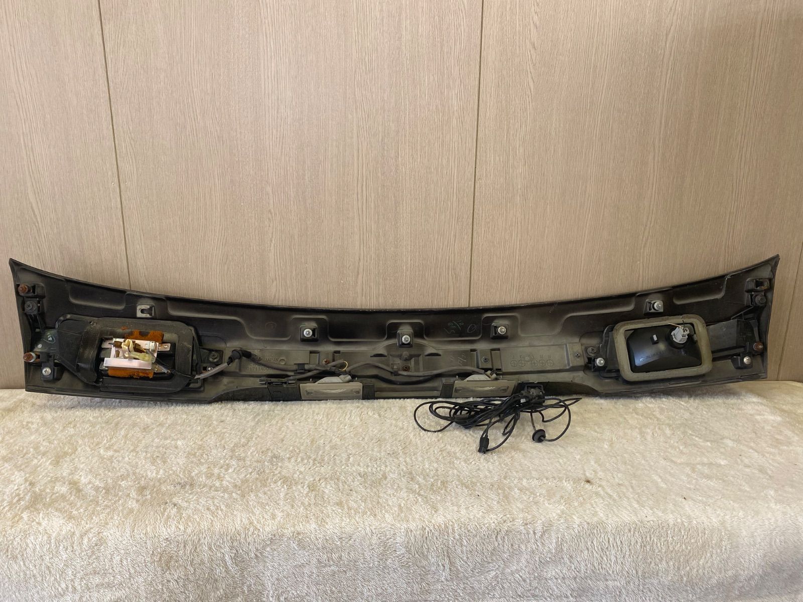 レガシィ リアガーニッシュ