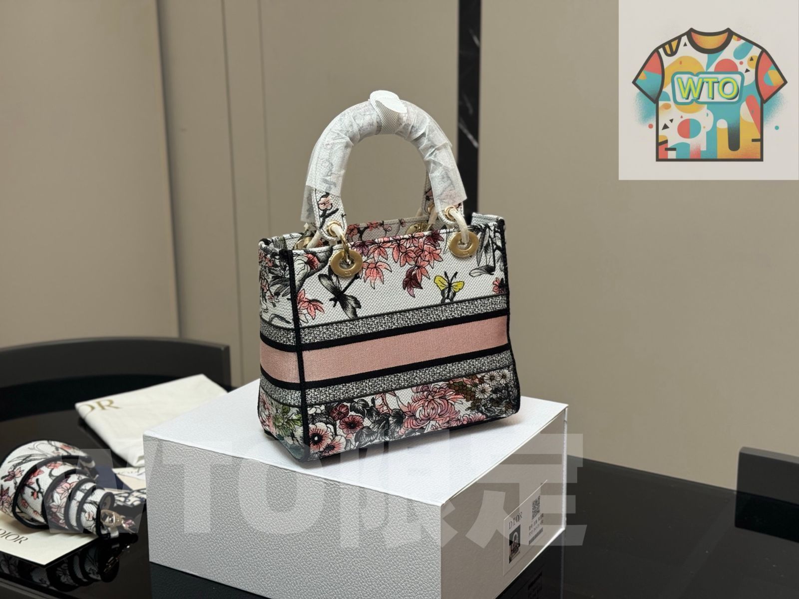 今日WTO】Dior ディオール 刺繍ディアナバッグ シリーズ 刺繍広肩帯が