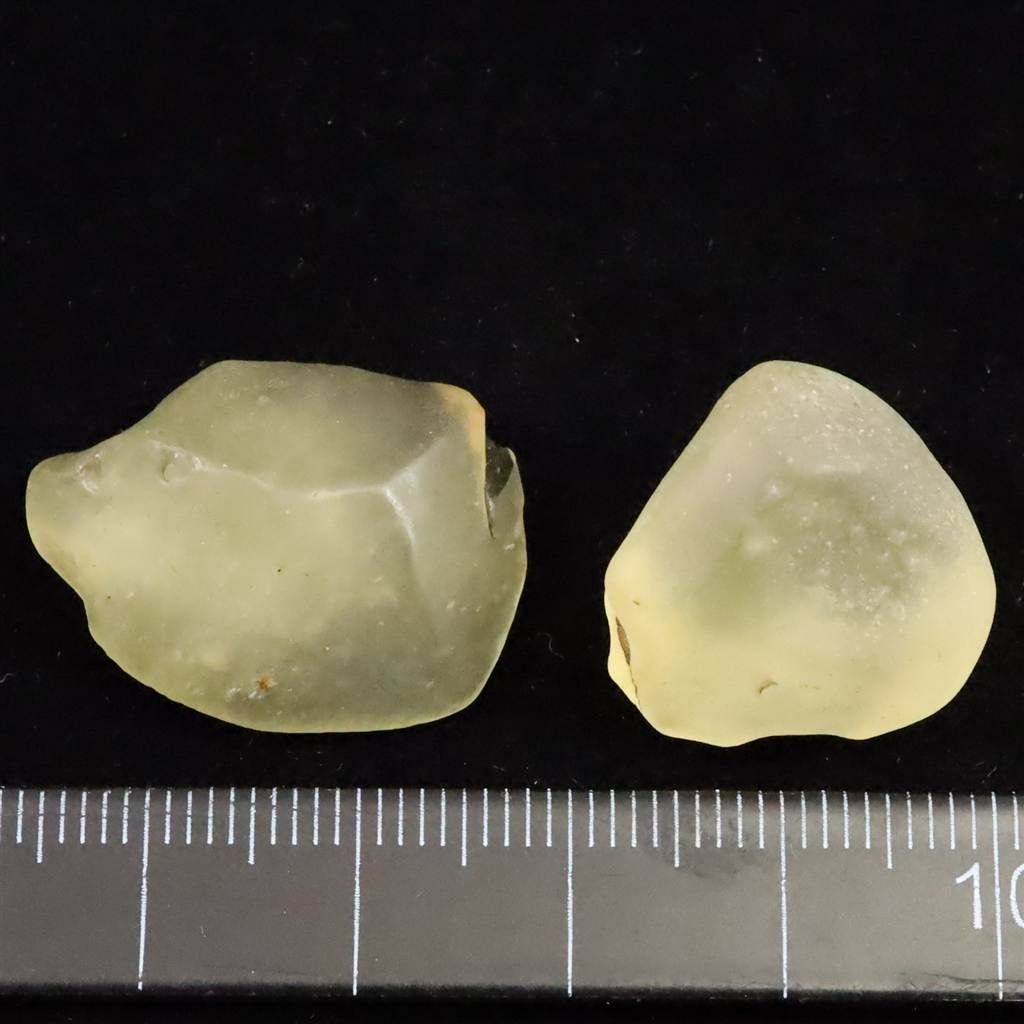 リビアングラス　原石 リビアングラス 原石 2個セット 8.5g 【榎本通商23389】 - メルカリ