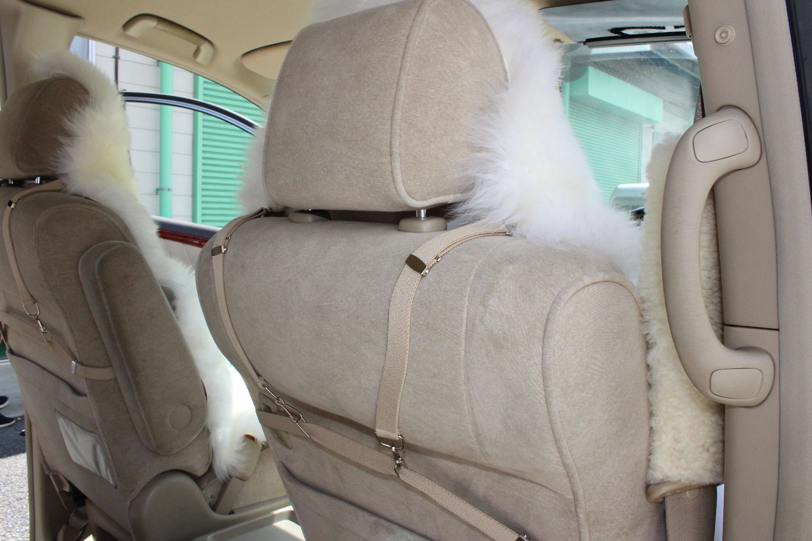 ムートン カーシートカバー 2枚セット（2シート分） 取付ベルト付き ニュージーランド産スキン 軽自動車 普通車 汎用タイプ MF118 ホワイト AUTOMAN（オートマン） フェイクムートンシートカバー 2枚