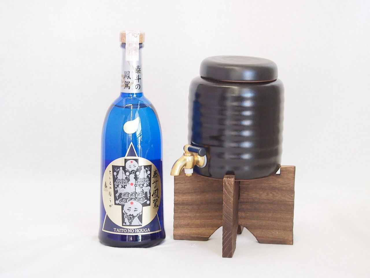 【未使用・新品】九谷焼銀彩 焼酎サーバー 木製土台付 高さ27.5㌢ 楽天市場】信楽焼 焼酎サーバー 金彩釉 2.2L 陶製サーバー