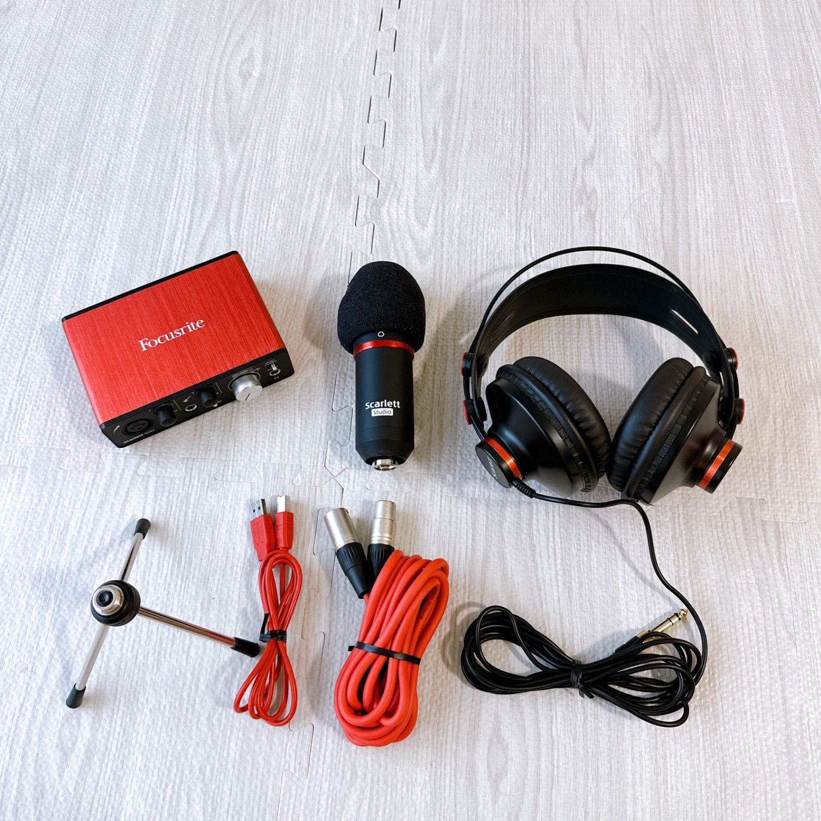 Focusrite Scarlett Solo Studio 2nd Gen マイク＆ヘッドホン付き オーディオインターフェイスセット