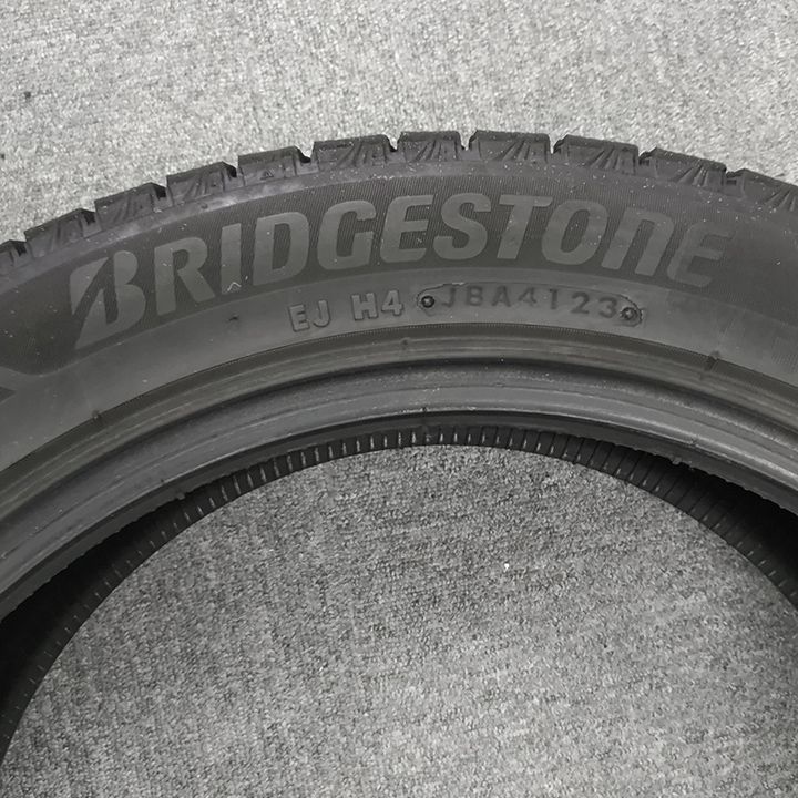 0 T 25081 _スタッドレスタイヤ ブリヂストン BLIZZAK VRX 3 205 50 R 17 4本セット