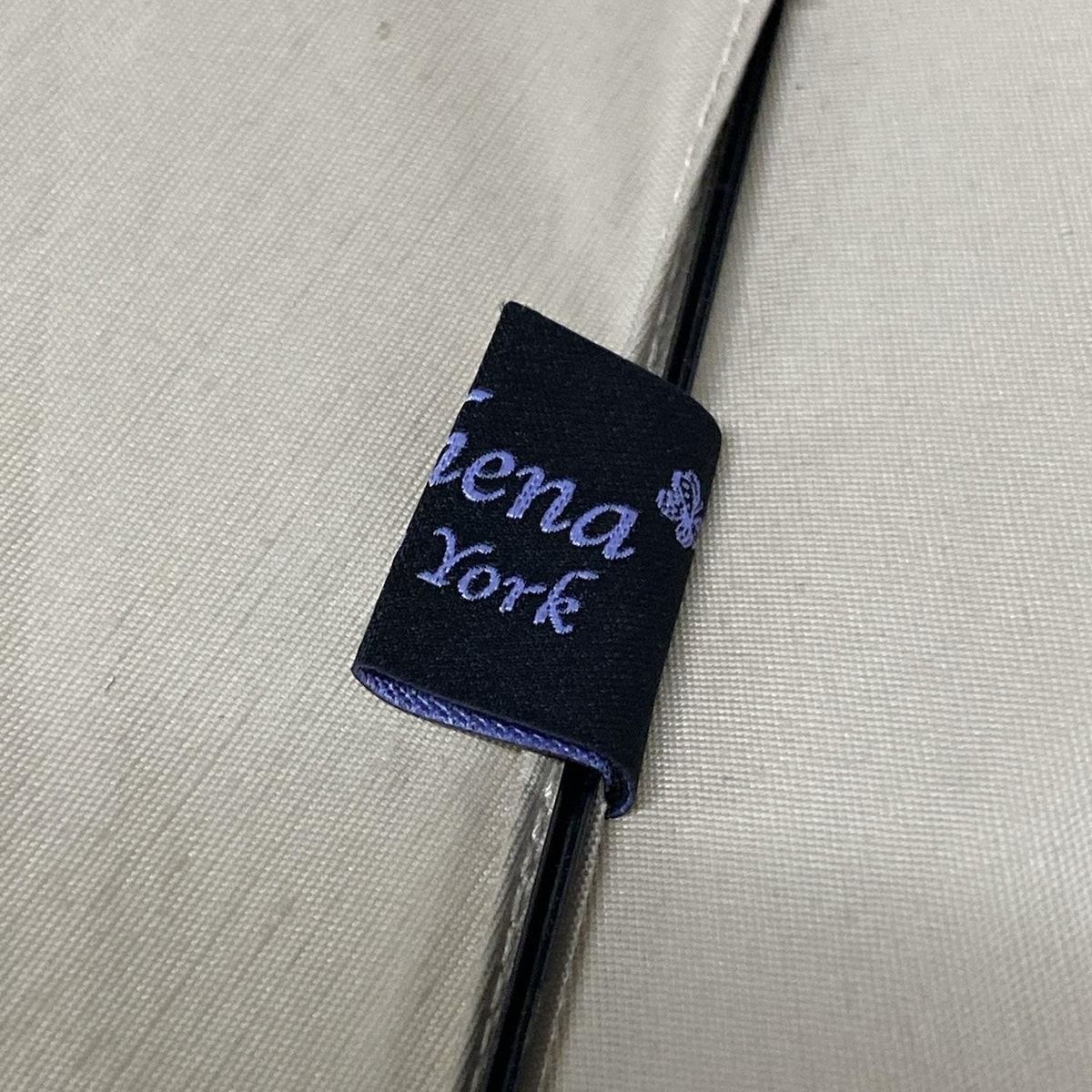 - グレーベージュ×白