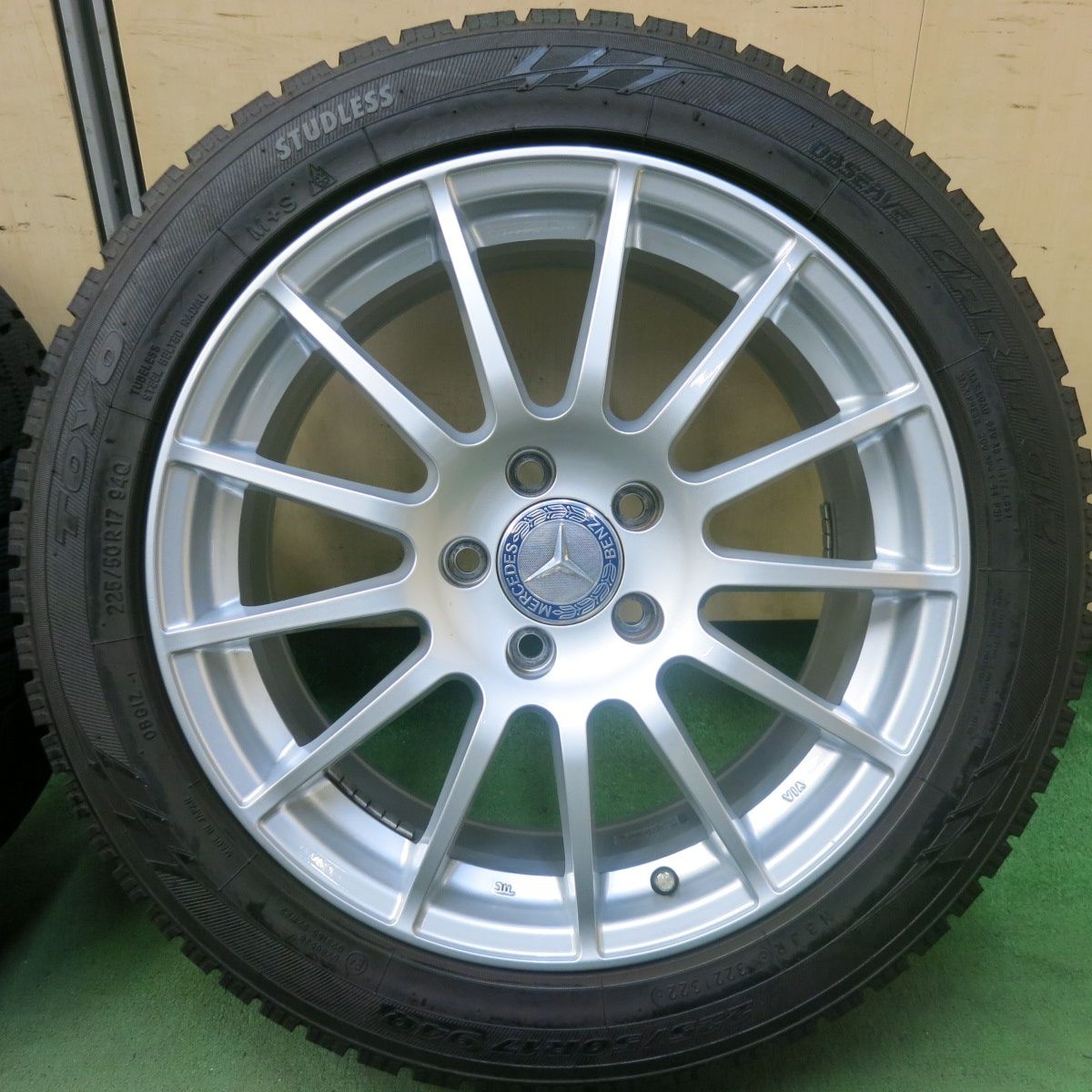 正規品激安大集合！ バリ溝 22年 キレイ 9.5分 ベンツ 等 IRVINE F01 225 50R17 スタッドレス トーヨー オブザーブ ガリット GIZ アーヴィン 17インチ PCD112 5H 5092602SKス 明るい