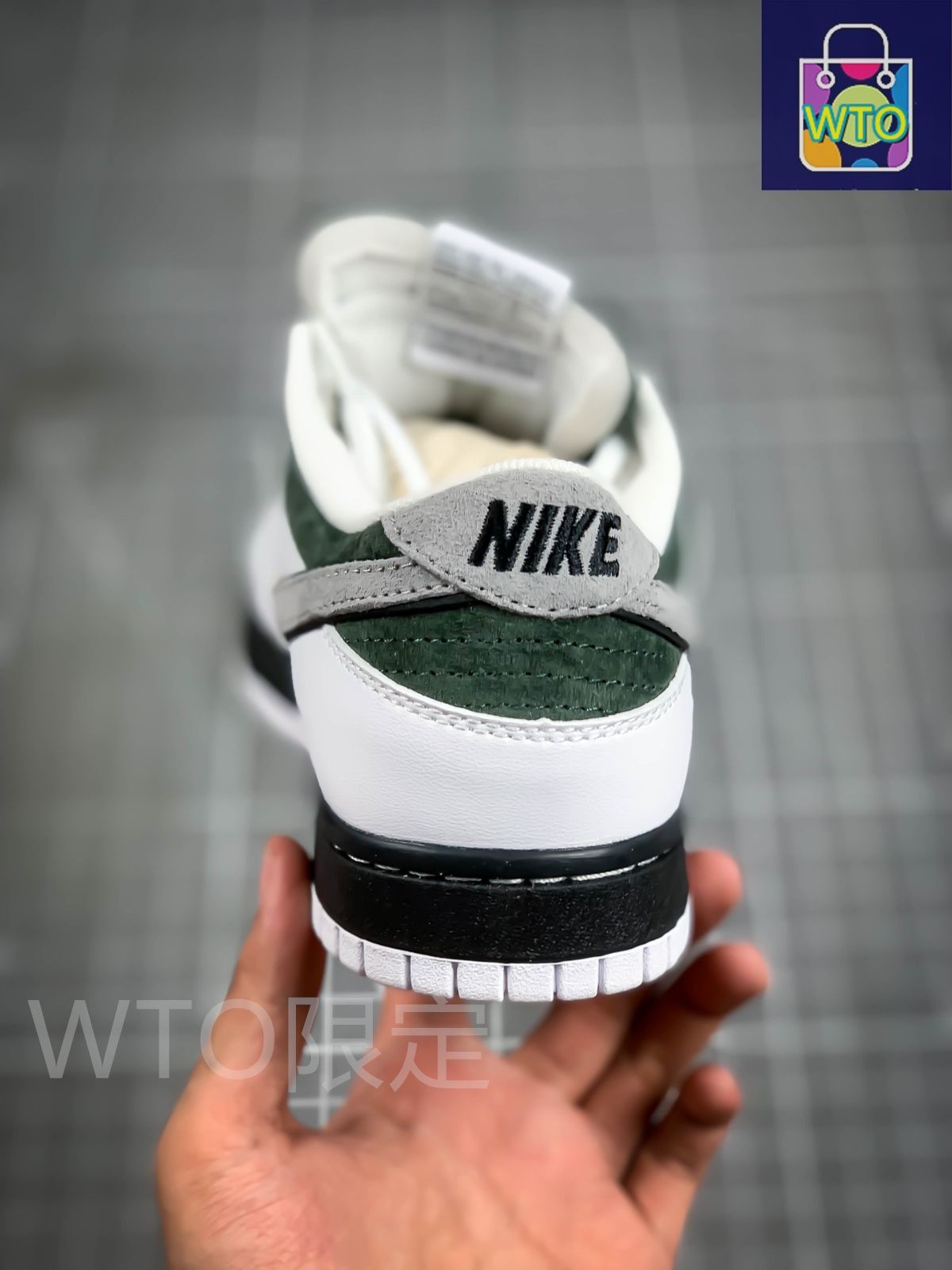 全新未使用NiKe SB Dunk Low “Kobe”コービー連名記念モデルです