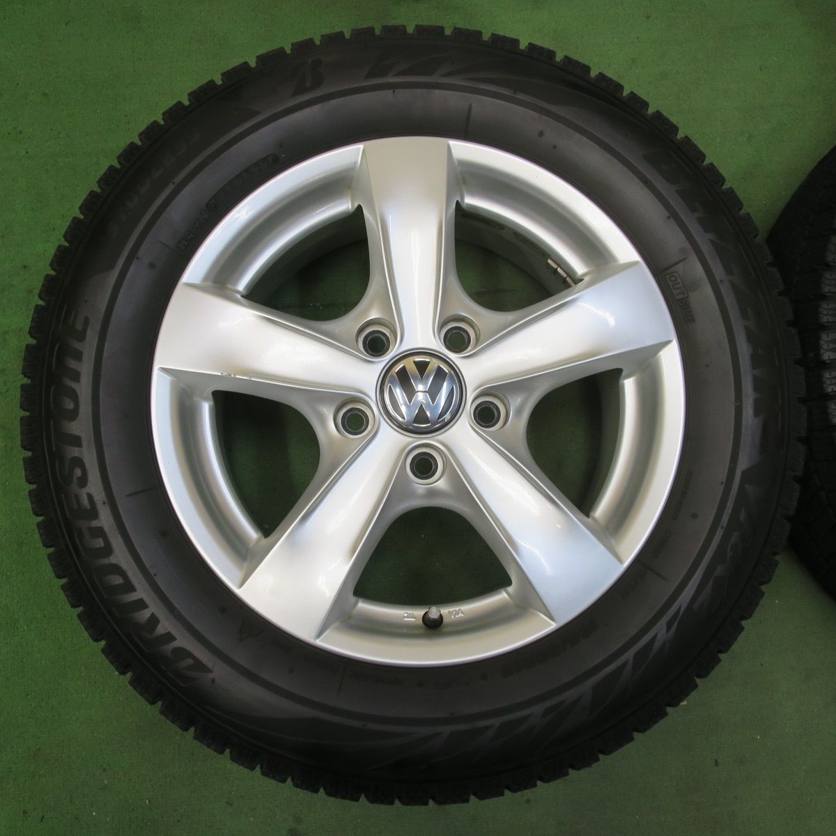 バリ溝 22年 キレイ 8.5分 ワーゲン 等 AGA TARGA 195 65R15 スタッドレス ブリヂストン ブリザック VRX2 15インチ PCD112 5H 5100606イス FFCRYSTALESIA_COM