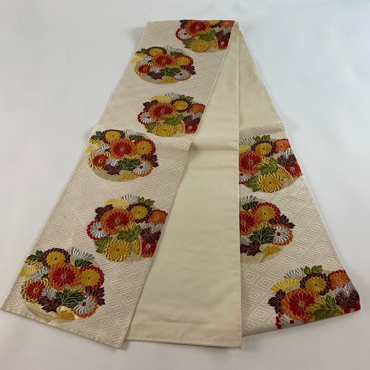 唐織 山口成三郎謹製 袋帯 松皮小桜文 金糸 新品未使用品 正絹 六通 Q841 袋帯 逸品 落款 山口成三郎 菱地菊枝丸文 金銀糸 唐織 ベージュ 六通
