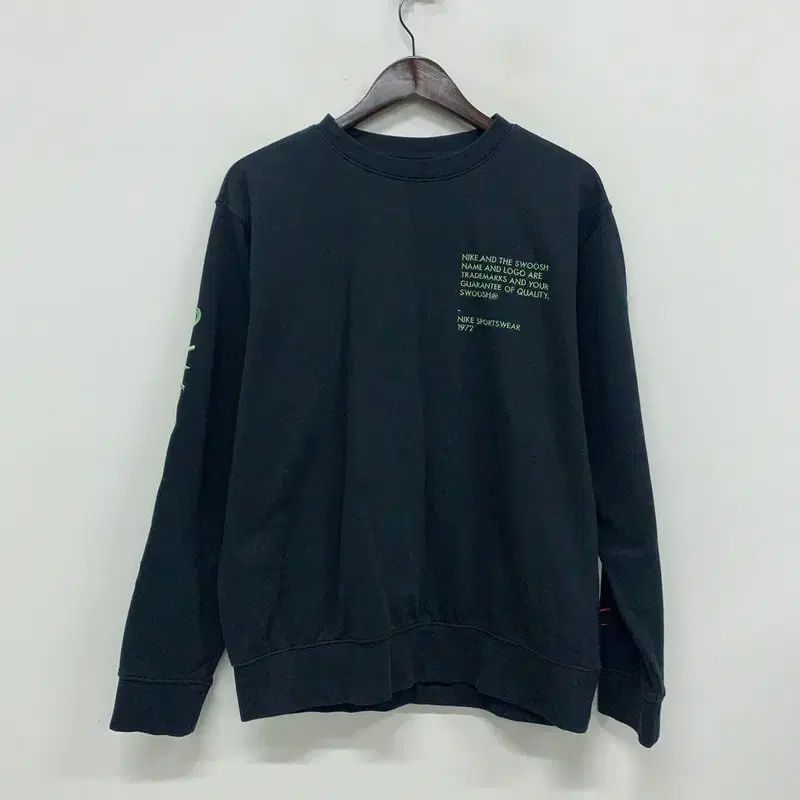 Nike(ナイキ） 黒 スウッシュ メンズ パーカー 95 G02980
