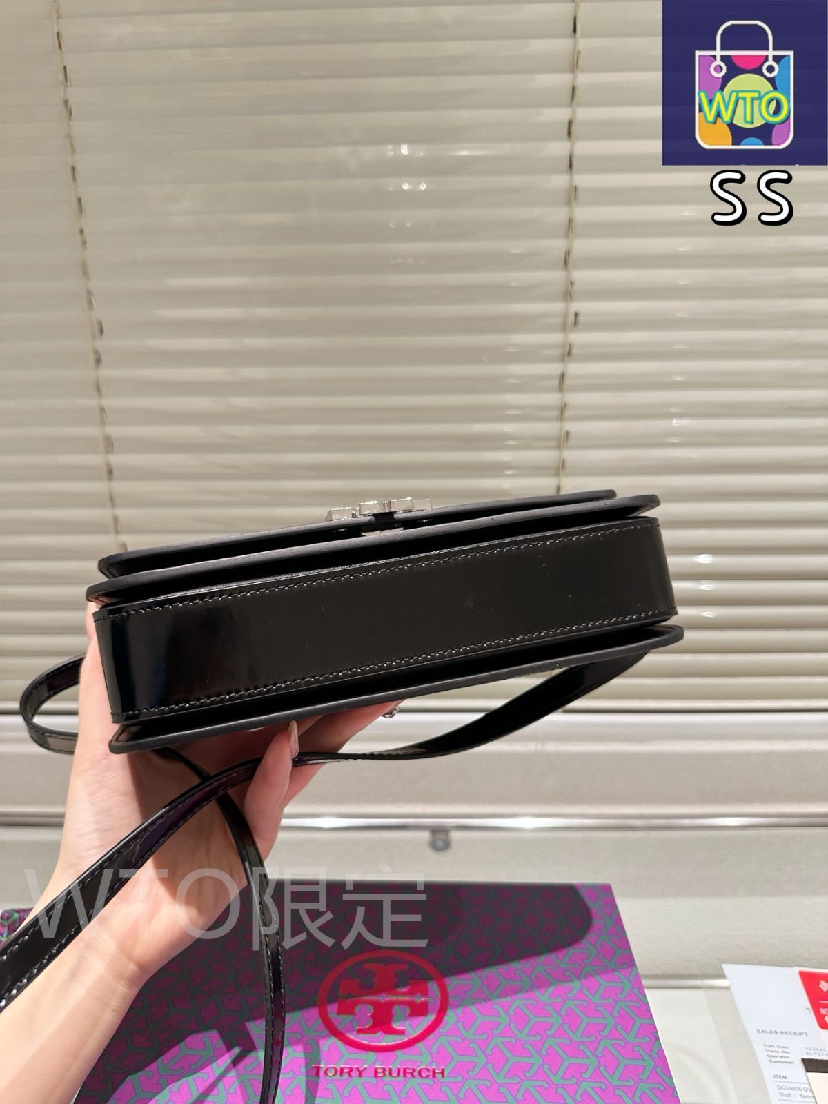 Tモノグラム エンボス メタリック ミニバゲット Tモノグラム エンボス ミニ バケットバッグ | TORY BURCH