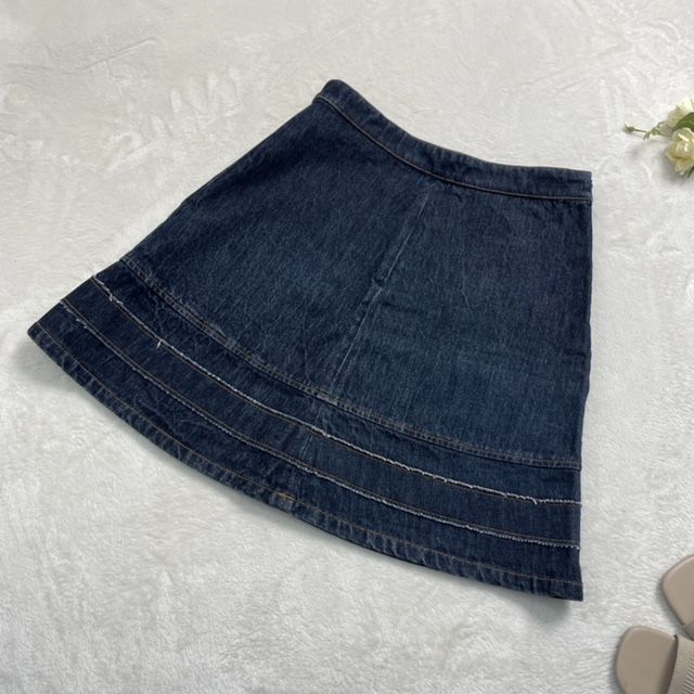 美品〕 RED VALENTINO（レッドヴァレンティノ）イタリア製 デニム 台形  