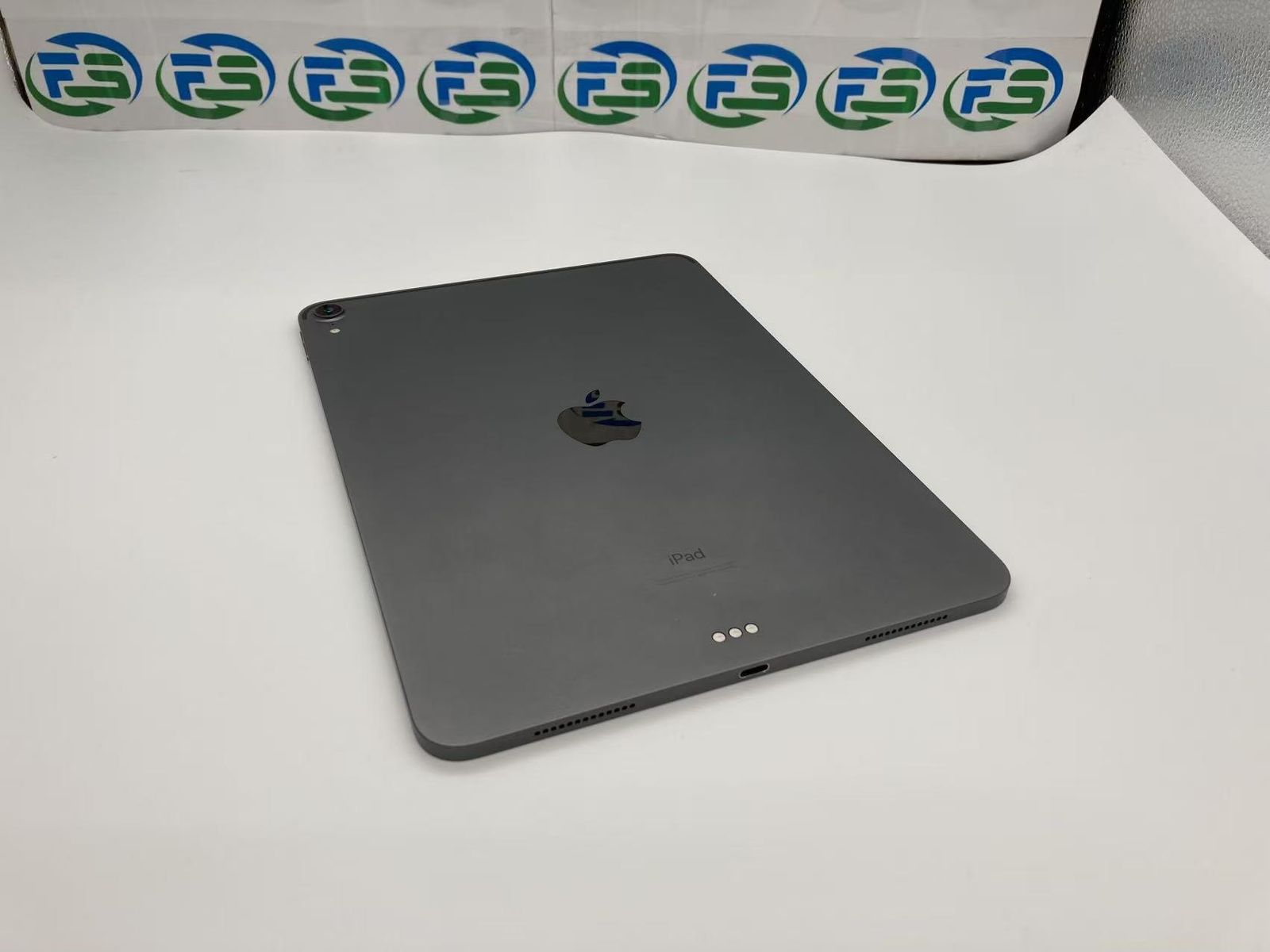 【難あり】iPad pro 11インチ 第一世代　64GB スペースグレー Amazon.co.jp: 【整備済み品】 Apple iPad Pro 11インチ (第1
