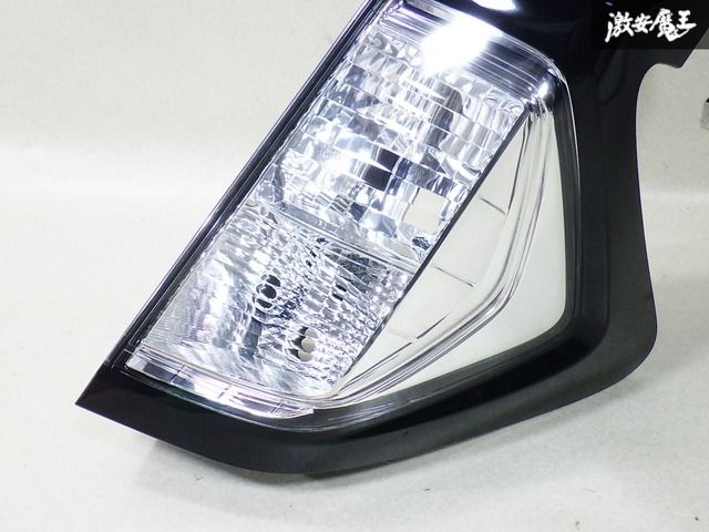 KOITO 220-69046  M900A TANK バックランプ KOITO 220-69046 M900A TANK バックランプ