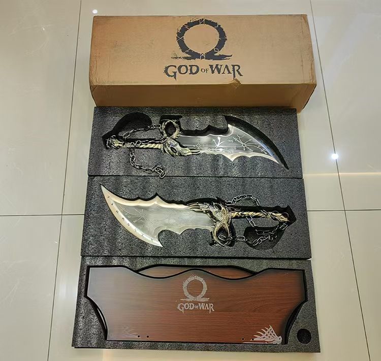 戦神ラグナロク 混沌の刃 クレトス用 1|1 金属リプリカ ステンレス鋼刃 × 亜鉛合金装具 全長 54cm 1 本 1.46kg 鎖条 80cm 掛板付属 コスプレ ディスプレイ用 工芸品模造刀 西洋剣 中世ヨーロッパ風 西洋剣