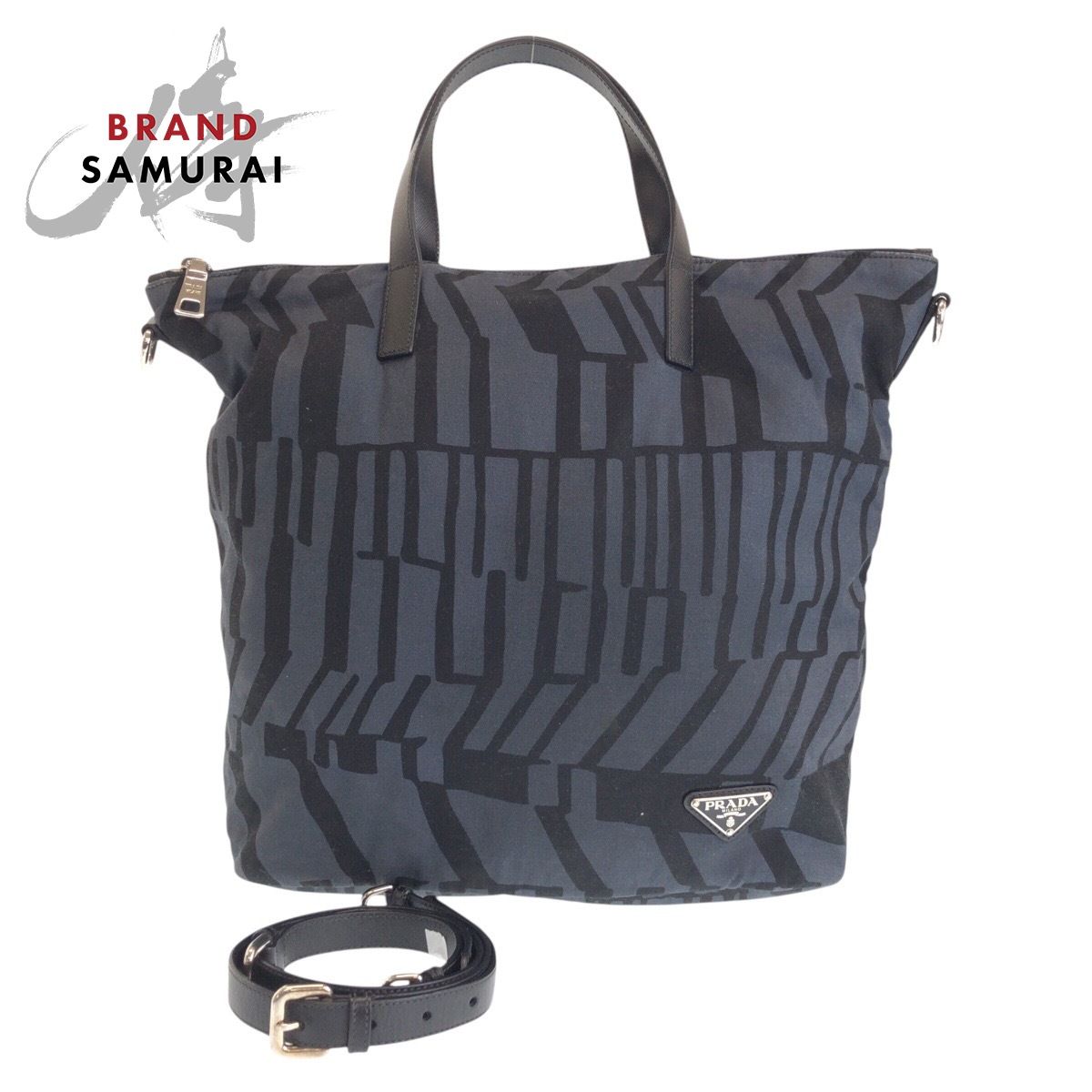 美品 PRADA プラダ 三角ロゴプレート グレー ブラック シルバー金具 