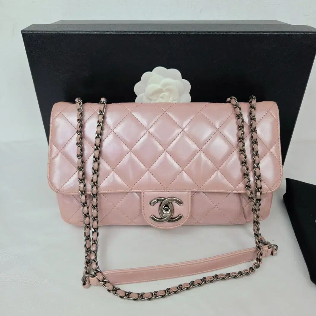 Chanel シャネル ミディアム カーフレザー クロスバッグ ピンク