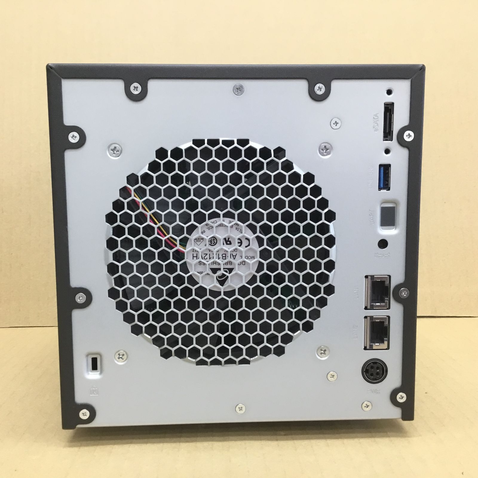 動作確認済み・システム消去済み ＮＥＴＧＥＡＲ NAS RN42400 16000GB(4000GB×4) LANケーブル 動作確認済み・システム消去済み NETGEAR NAS RN42400