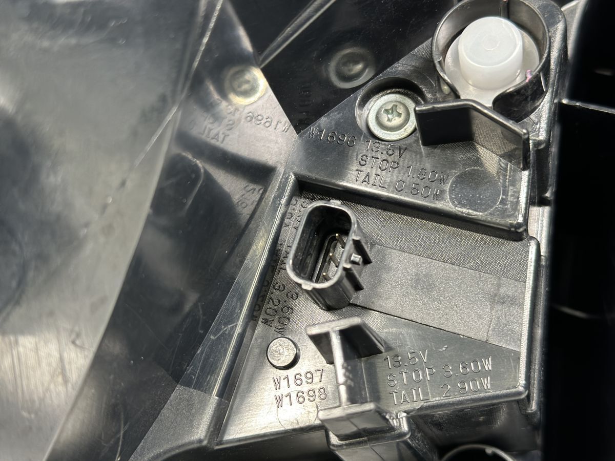 右テールランプ