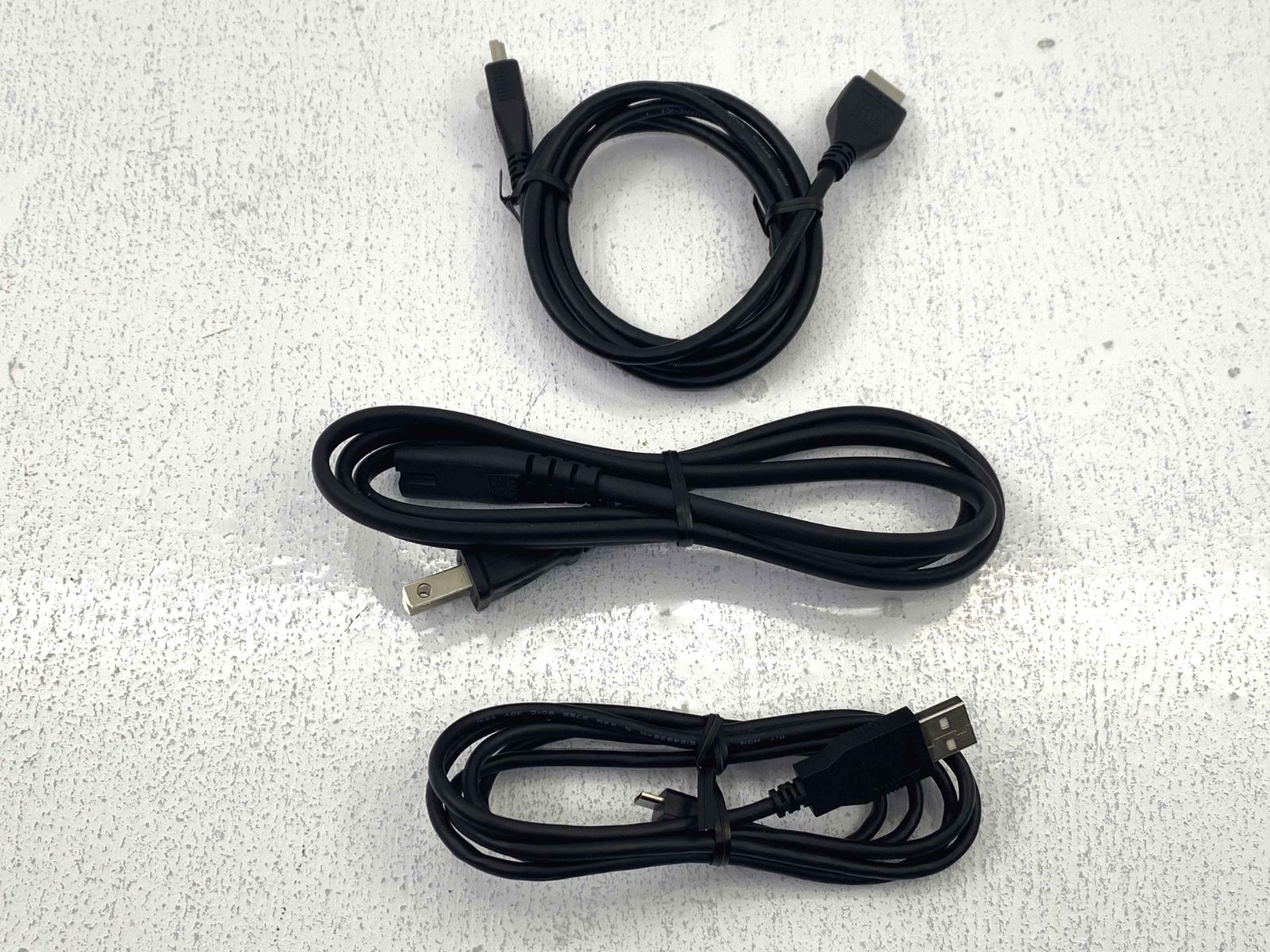  盛岡24 0240 XBOX One S 1 TB 100 本体(Xbox One S) Xbox One