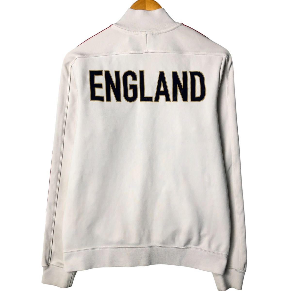 トラックジャケット