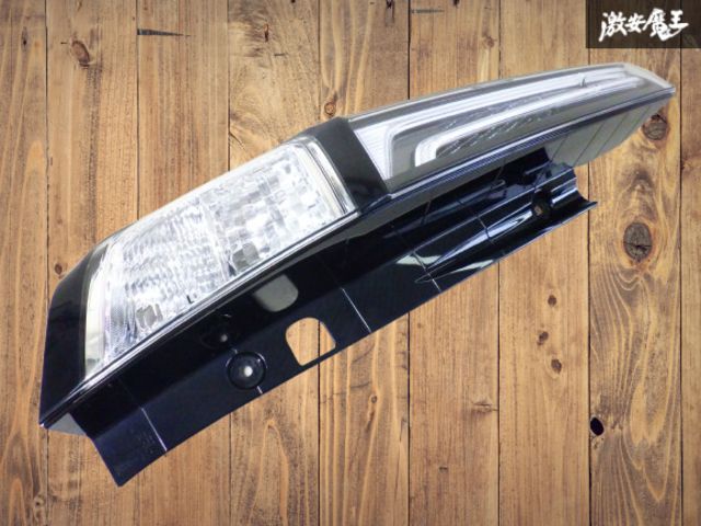 【ストア出品】トヨタ純正 M900A M910A ルーミー カスタム LED テールライト テールランプ 左 左側 助手席側 KOITO 220-6907W 棚2N23