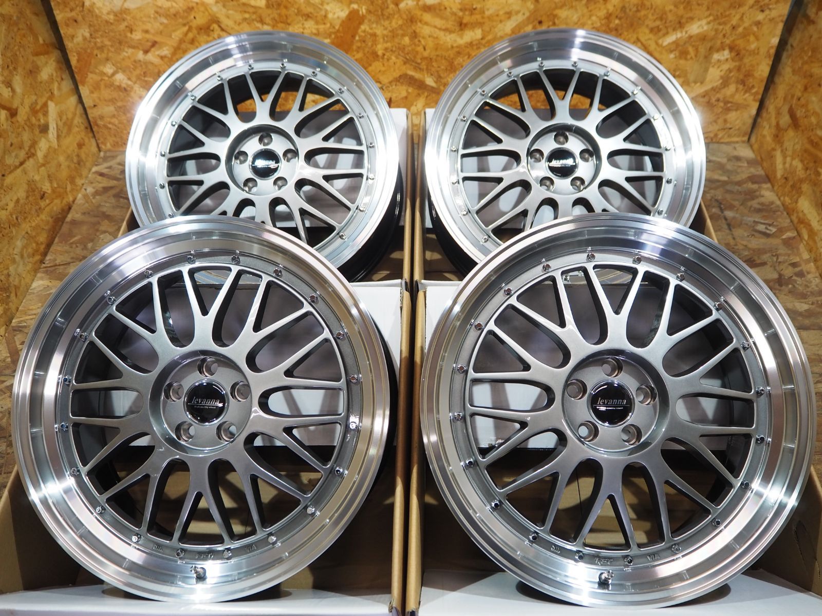 メッシュ levanna V10-EX FFT フローフォーミング製法 シルバー 深リム 19inch 8.5J 42 5H100 4枚 トヨタ プリウス 50系 シャコタン ツライチ カスタム設定