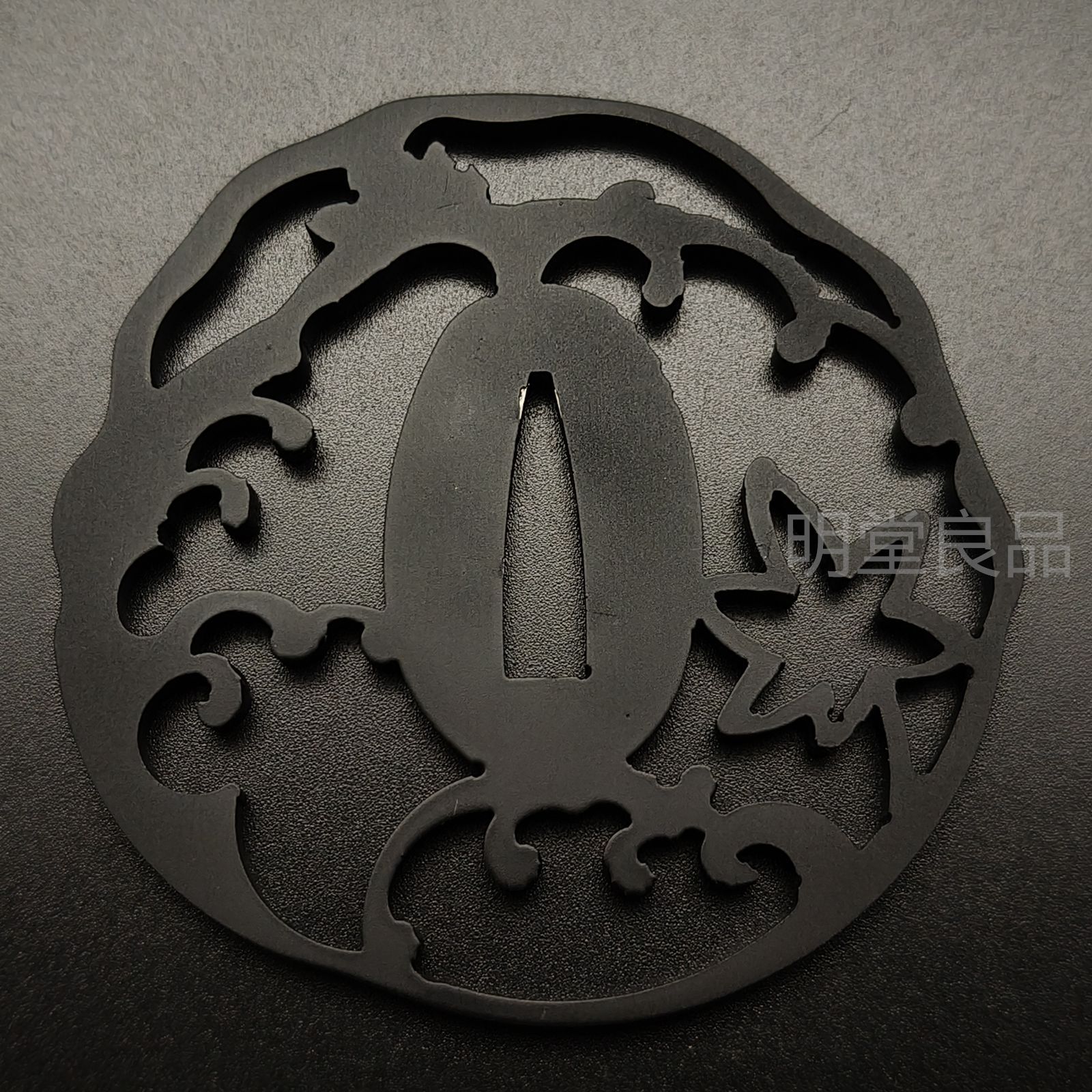 BK0104 日本刀装具 刀鍔 紅葉の図 透し 鉄地 透 鍔 刀剣美術