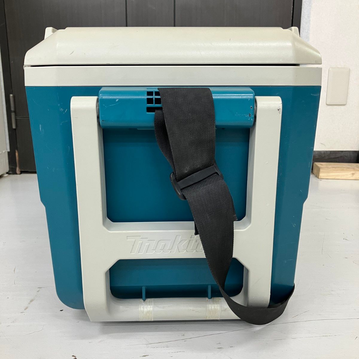 【未使用品】makita マキタ 充電式保冷温庫 20L 18V CW180DZ Amazon | マキタ(Makita) 充電式保冷温庫 18V バッテリ・充電器