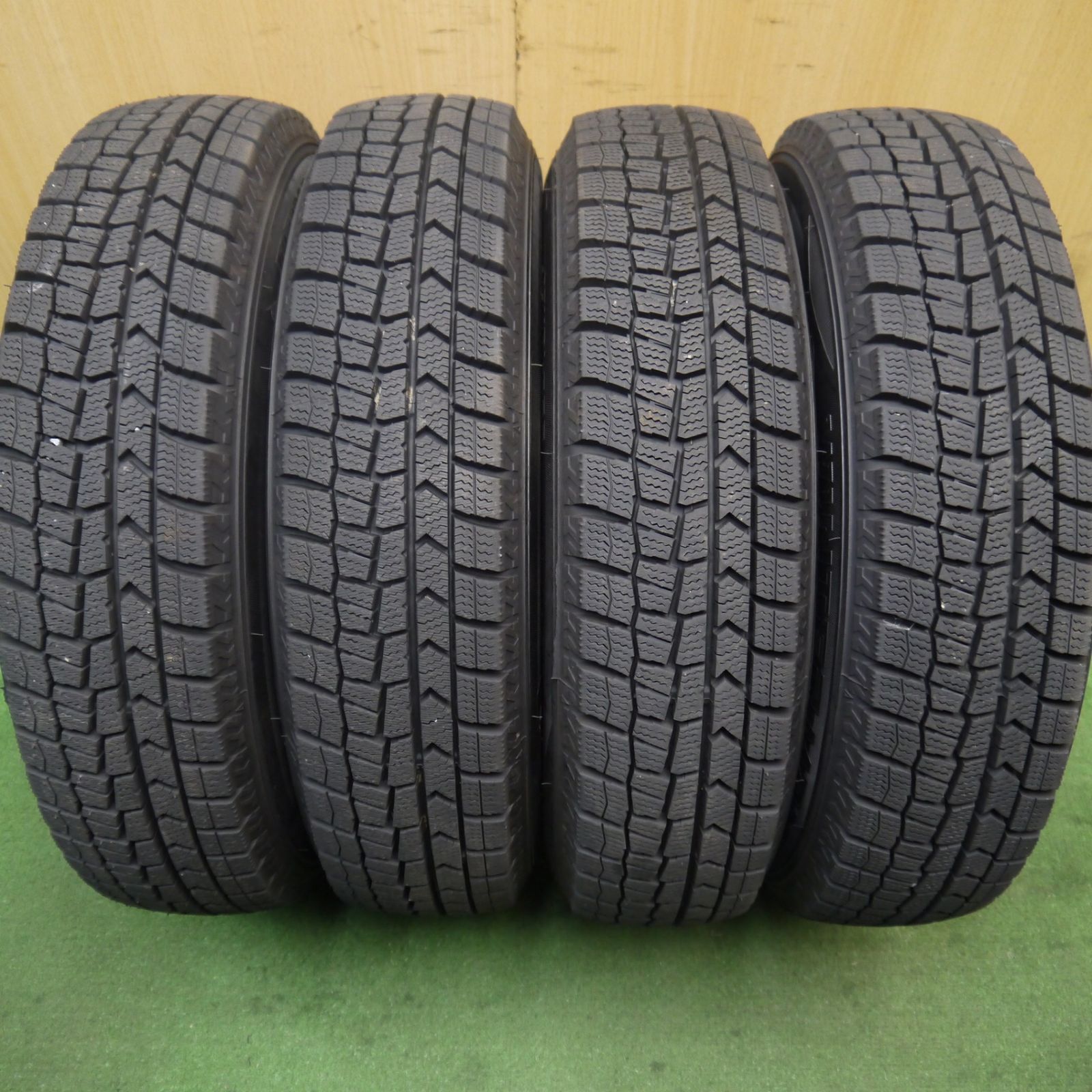 バリ溝！24年！キレイ！ほぼ10分☆スタッドレス 145/80R13