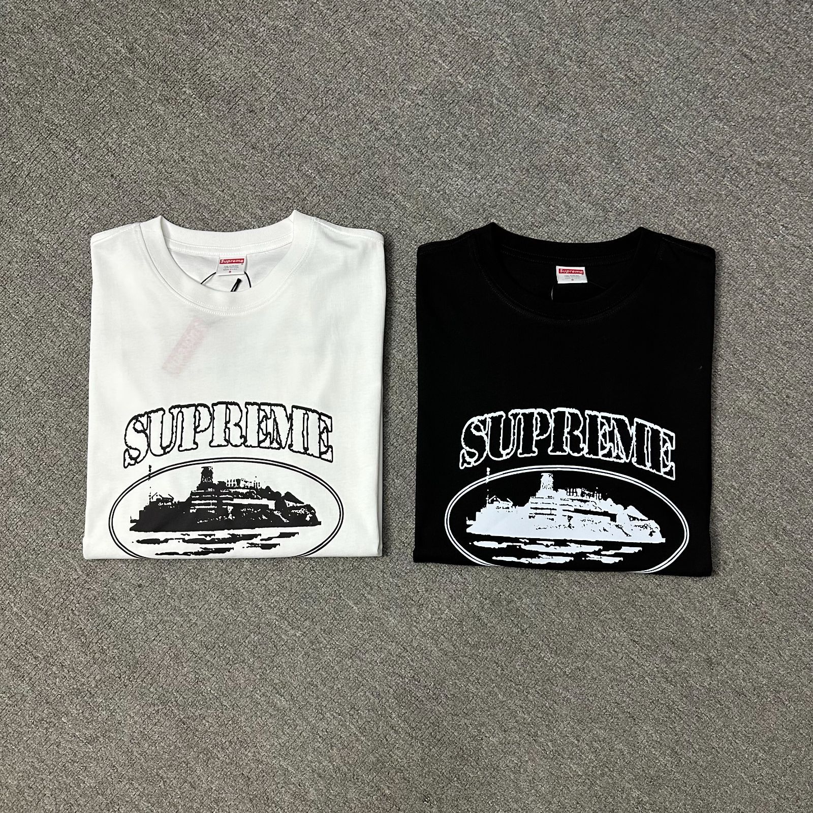 新品未使用  シュプリーム corteiz✖️supreme Logo Rules The World Tee  Tシャツ 男女兼用