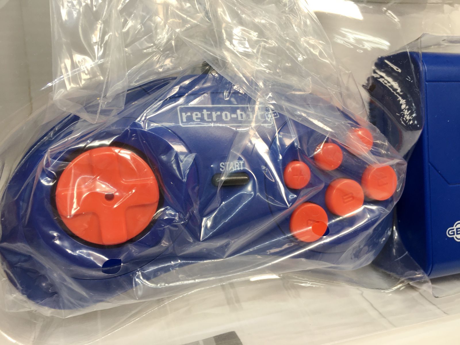 中古美品】レトロビット ジェネレーション4 アーケード＆家庭用ゲーム
