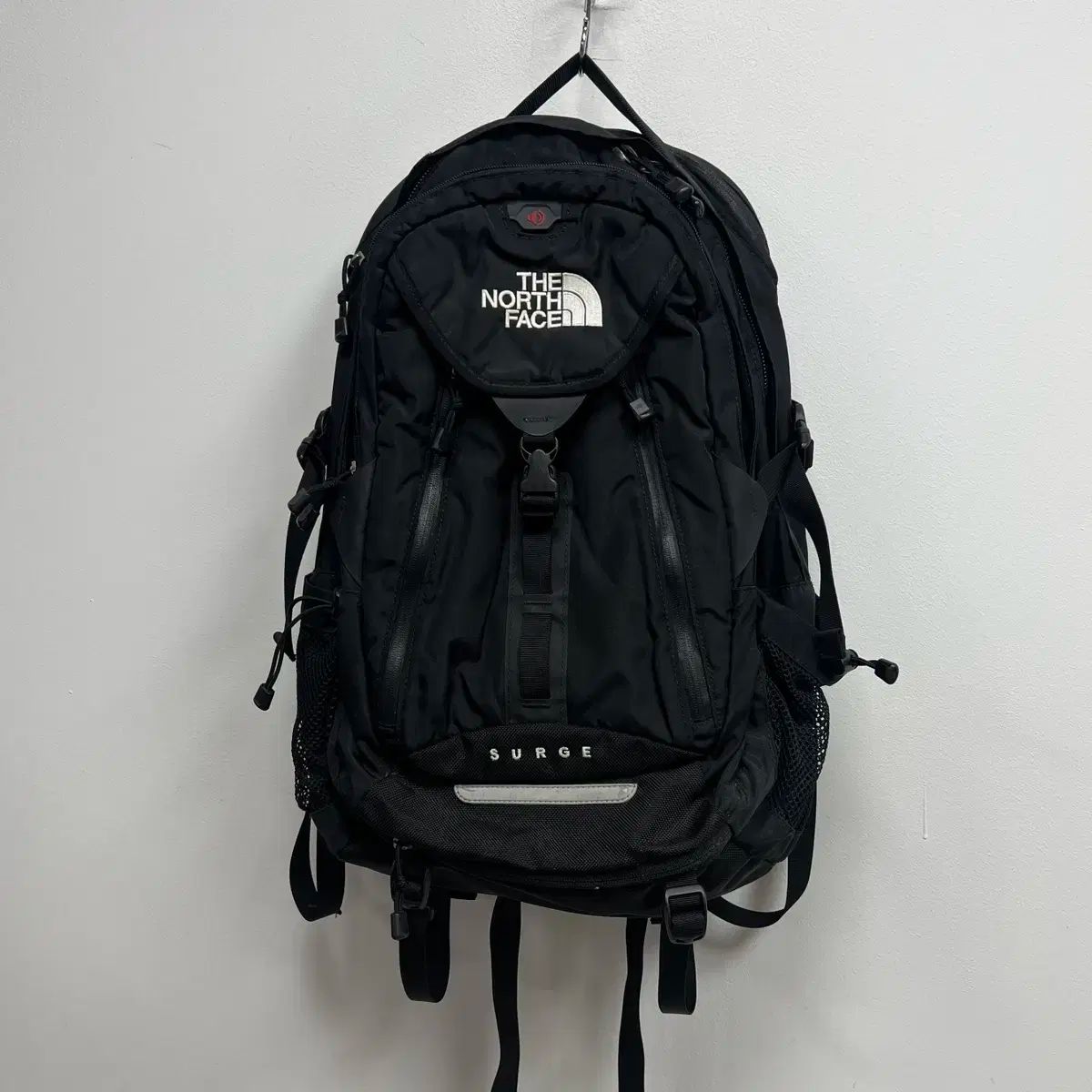 【雷市場（ポンジャン）商品韓国直送】THE NORTH FACE(ザ・ノース・フェイス) サージ ブラック リュック リュックサック