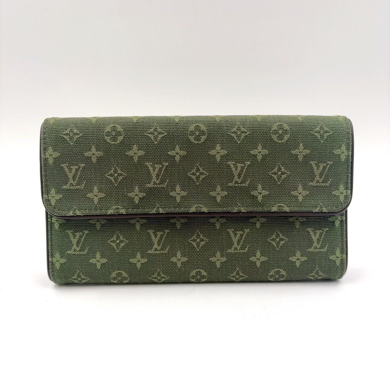 希少色】 ルイヴィトン カーキ ヴェルニ ジッピーウォレットM91529