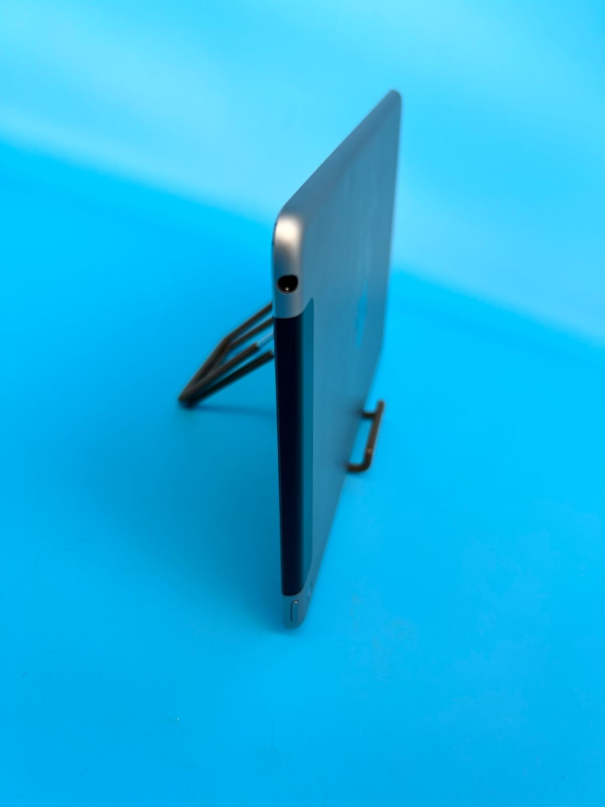 タブレット 【SIMロック解除済】iPad mini 4 Wi-Fi + Cellular 32GB